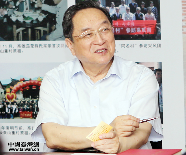 俞正聲在廈門市海滄區青礁村院前社出席兩岸“同名村、心連心”交流活動 俞正聲在廈門市海滄區青礁村院前社出席兩岸“同名村、心連心”交流活動