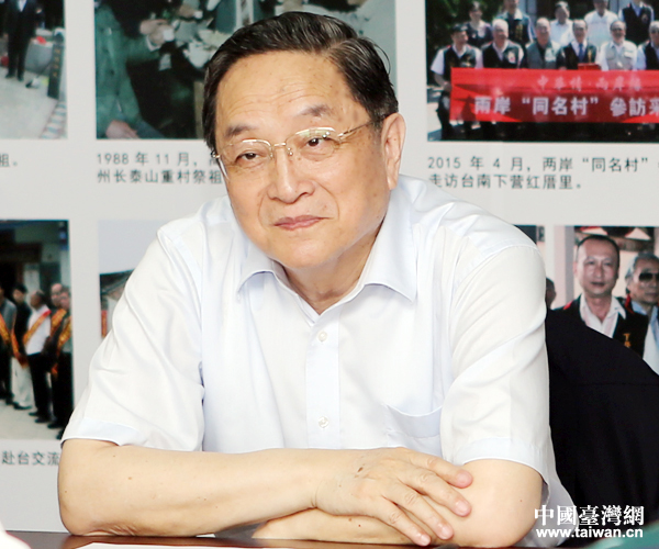 俞正聲在廈門市海滄區青礁村院前社出席兩岸“同名村、心連心”交流活動 俞正聲在廈門市海滄區青礁村院前社出席兩岸“同名村、心連心”交流活動