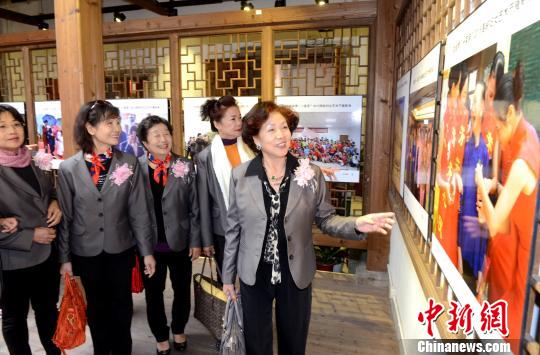 “姐妹情·一家親” 海峽婦女藝術節(jié)攝影展在榕啟幕 “姐妹情·一家親” 海峽婦女藝術節(jié)攝影展在榕啟幕