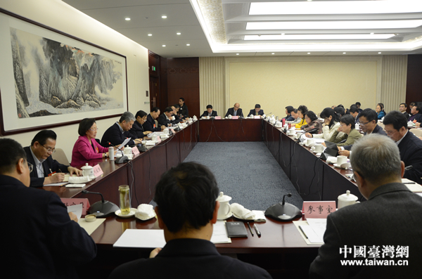 龍明彪參加全國政協十二屆五次會議民革界別聯組討論 龍明彪參加全國政協十二屆五次會議民革界別聯組討論