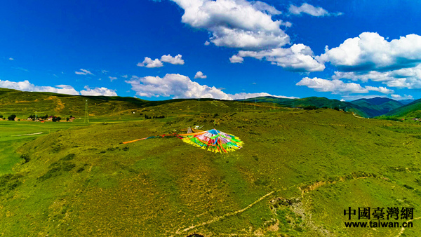 航拍甘孜油菜花海 航拍甘孜油菜花海